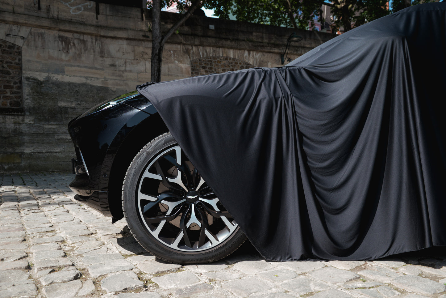 Drap de showroom Aston Martin DBX