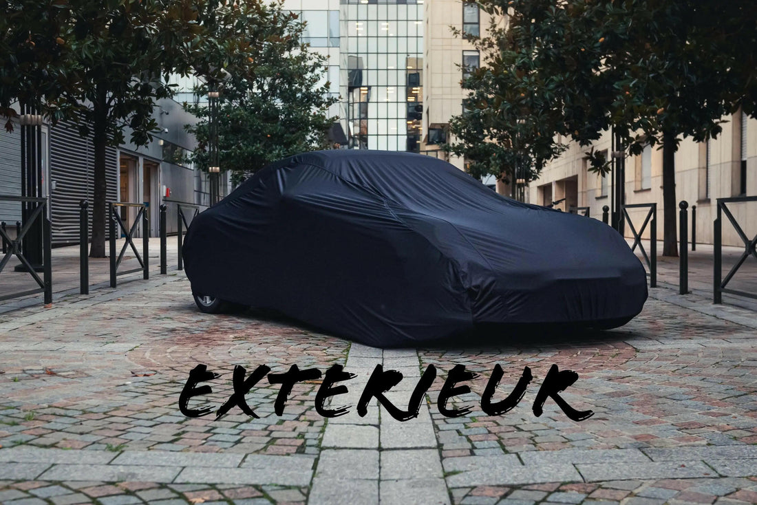Housse de protection extérieure installée sur une voiture avant un orage
