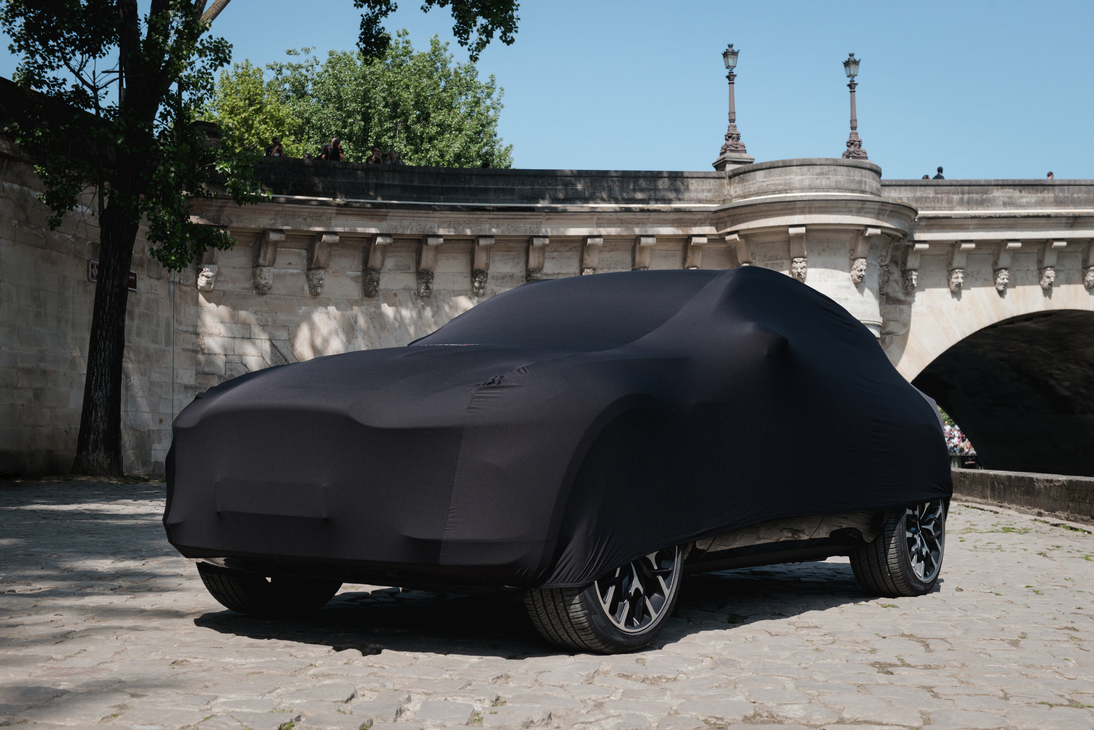 Housse de protection sur Aston Martin DBX